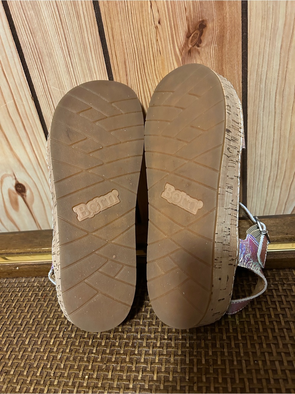 Born Sari Sandal Silver Multi Hologram Leather Strappy Wedge Platform Size 8 - Picture 8 of 15